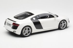 Audi R8 Type 42 Biały Kyosho 1:18 09213W Metal — zdjęcie 3 z 8