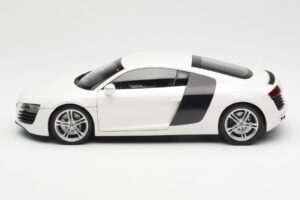 Audi R8 Type 42 Biały Kyosho 1:18 09213W Metal — zdjęcie 4 z 8