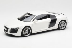 Audi R8 Type 42 Biały Kyosho 1:18 09213W Metal