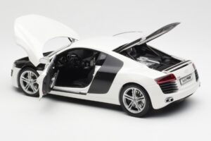 Audi R8 Type 42 Biały Kyosho 1:18 09213W Metal — zdjęcie 5 z 8
