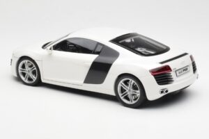 Audi R8 Type 42 Biały Kyosho 1:18 09213W Metal — zdjęcie 7 z 8