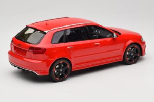 Audi RS3 8P Sportback Czerwony DNA 1:18 DNA000056 Żywica — zdjęcie 2 z 6