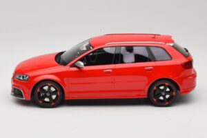 Audi RS3 8P Sportback Czerwony DNA 1:18 DNA000056 Żywica — zdjęcie 3 z 6