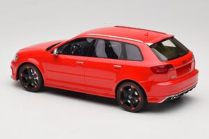 Audi RS3 8P Sportback Czerwony DNA 1:18 DNA000056 Żywica — zdjęcie 5 z 6