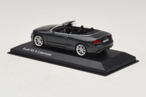 Audi RS5 B8 Kabriolet Daytona Gray Minichamps 1:43 5011215323 Metal — zdjęcie 3 z 4