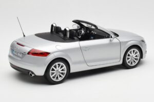 Audi TT 8J Roadster Jasny Srebrny Minichamps 1:18 5010500515 Metal — zdjęcie 3 z 8