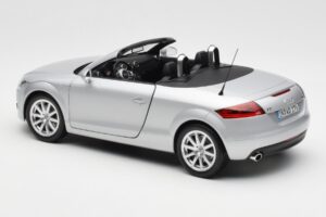 Audi TT 8J Roadster Jasny Srebrny Minichamps 1:18 5010500515 Metal — zdjęcie 7 z 8