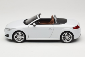 Audi TT 8S Roadster Glacier White Minichamps 1:18 5011400515 Metal — zdjęcie 4 z 8