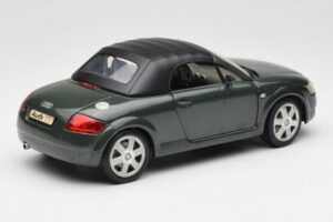 Audi TT 8N Roadster Zielony Revell 1:18 8979 Metal — zdjęcie 3 z 8