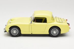 Austin-Healey Sprite Mk1 Żółty Revell 1:18 8835 Metal — zdjęcie 4 z 8