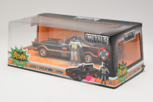Batmobile Z Figurką Batmana Metals Diecast 1:24 98259 Metal — zdjęcie 3 z 3