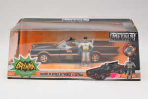 Batmobile Z Figurką Batmana Metals Diecast 1:24 98259 Metal