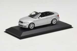 BMW 1-Series E88 Kabriolet Titan Silver Minichamps 1:43 80420427037-R1 Metal — zdjęcie 2 z 5