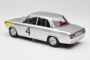 BMW 1800 TiSA #4 J. Ickx / J. van Ophem 24 Hours of Spa 1965 Winners Minichamps 1:18 107652504 Żywica — zdjęcie 5 z 6