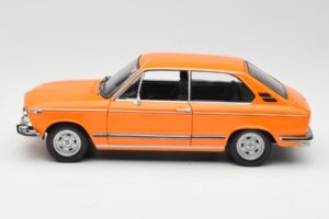 BMW 2000 Tii Touring Pomarańczowy Minichamps 1:18 80430145824 Metal — zdjęcie 4 z 8
