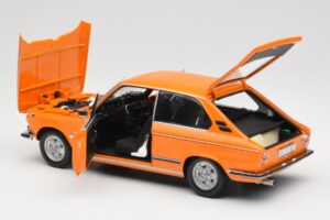 BMW 2000 Tii Touring Pomarańczowy Minichamps 1:18 80430145824 Metal — zdjęcie 5 z 8