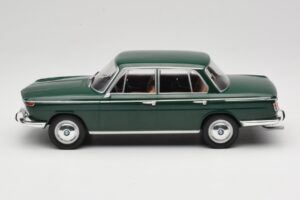 BMW 2000 121 Zielony MCG 1:18 MCG18542 Metal — zdjęcie 3 z 6