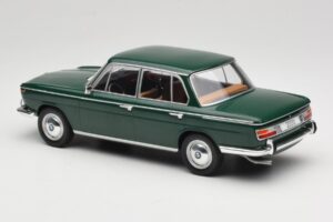 BMW 2000 121 Zielony MCG 1:18 MCG18542 Metal — zdjęcie 5 z 6