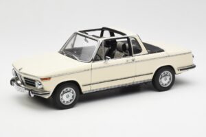 BMW 2002 Baur Kabriolet E10 Chamonix Biały AUTOart 1:18 70532 Metal
