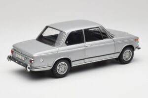 BMW 2002 Tii Polaris Srebrny AUTOart 1:18 80430146517 Metal — zdjęcie 3 z 8