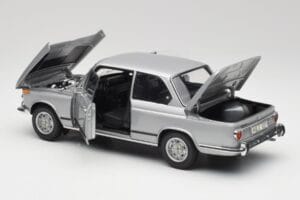 BMW 2002 Tii Polaris Srebrny AUTOart 1:18 80430146517 Metal — zdjęcie 5 z 8