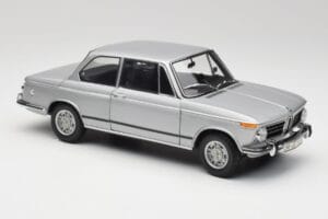 BMW 2002 Tii Polaris Srebrny AUTOart 1:18 80430146517 Metal — zdjęcie 6 z 8