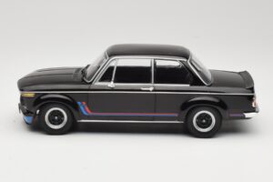BMW 2002 Turbo Czarny Minichamps 1:18 155026204 Metal — zdjęcie 3 z 6