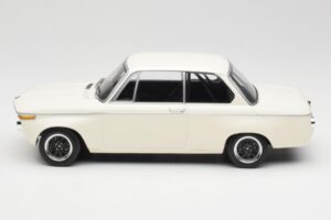 BMW 2002 Biały Plain Body Version Minichamps 1:18 155702600 Metal — zdjęcie 3 z 6