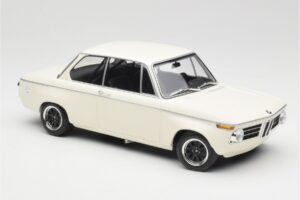 BMW 2002 Biały Plain Body Version Minichamps 1:18 155702600 Metal — zdjęcie 4 z 6