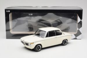 BMW 2002 Biały Plain Body Version Minichamps 1:18 155702600 Metal — zdjęcie 6 z 6