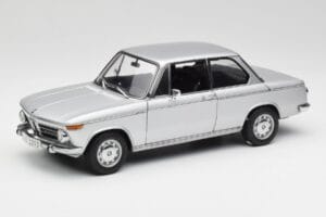 BMW 2002tii Srebrny AUTOart 1:18 80430151479 Metal
