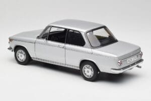 BMW 2002tii Srebrny AUTOart 1:18 80430151479 Metal — zdjęcie 7 z 8