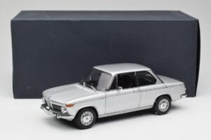BMW 2002tii Srebrny AUTOart 1:18 80430151479 Metal — zdjęcie 8 z 8