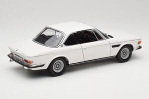 BMW 3.0 CSi E9 Biały Minichamps 1:18 180029026 Metal — zdjęcie 3 z 8