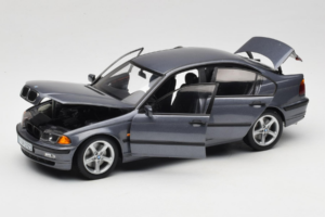BMW 318i E46 Grey Metallic Edycja Dealerska UT Models 1:18 80430028459 Metal — zdjęcie 2 z 8