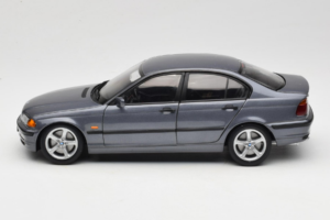 BMW 318i E46 Grey Metallic Edycja Dealerska UT Models 1:18 80430028459 Metal — zdjęcie 4 z 8