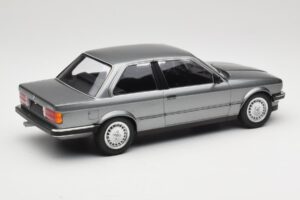 BMW 323i E30 Grey Metallic Minichamps 1:18 155026006 Metal — zdjęcie 2 z 6
