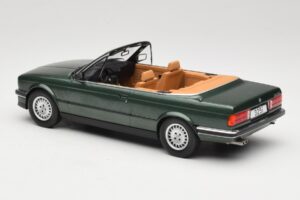 BMW 325i E30 Kabriolet Zielony MCG 1:18 MCG18545 Metal — zdjęcie 5 z 6