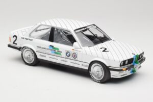 BMW 325i E30 #2 O. Manthey Vogelsang Automobile 3rd Place Eifel Race DTM 1986 Minichamps 1:18 155862602 Metal — zdjęcie 4 z 6