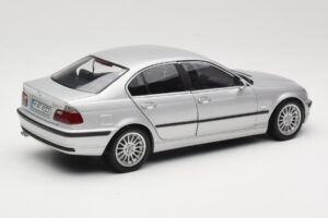 BMW 330i E46 Srebrny UT 1:18 80430302328 Metal — zdjęcie 3 z 8
