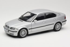 BMW 330i E46 Srebrny UT 1:18 80430302328 Metal