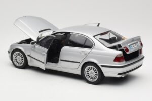 BMW 330i E46 Srebrny UT 1:18 80430302328 Metal — zdjęcie 5 z 8