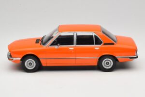 BMW 5 Series E12 Pomarańczowy MCG 1:18 MCG18540 Metal — zdjęcie 3 z 6