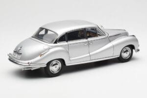 BMW 502 2.6 Luxus Super Srebrny AUTOart 1:18 70593 Metal — zdjęcie 3 z 8