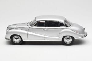 BMW 502 2.6 Luxus Super Srebrny AUTOart 1:18 70593 Metal — zdjęcie 4 z 8