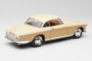 BMW 503 Beżowy Revell 1:18 8832 Metal — zdjęcie 3 z 8