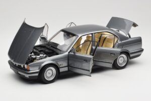 BMW 535i E34 Szary Metallic Minichamps 1:18 100024008 Metal — zdjęcie 2 z 8