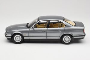 BMW 535i E34 Szary Metallic Minichamps 1:18 100024008 Metal — zdjęcie 4 z 8