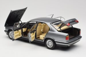 BMW 535i E34 Szary Metallic Minichamps 1:18 100024008 Metal — zdjęcie 5 z 8