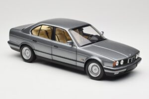 BMW 535i E34 Szary Metallic Minichamps 1:18 100024008 Metal — zdjęcie 6 z 8